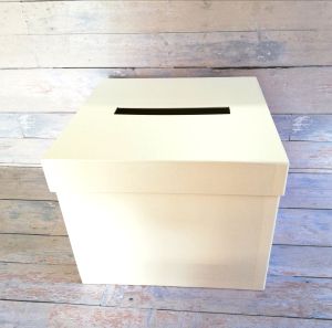 Каширана кутия с бяла перла 30х30х25 см